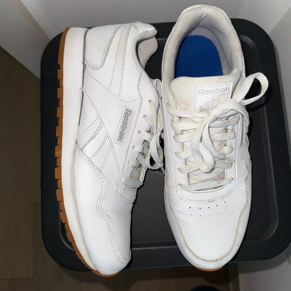 White Reebok sneakers - Picture 2 of 3